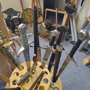 Schwerter und Dolche